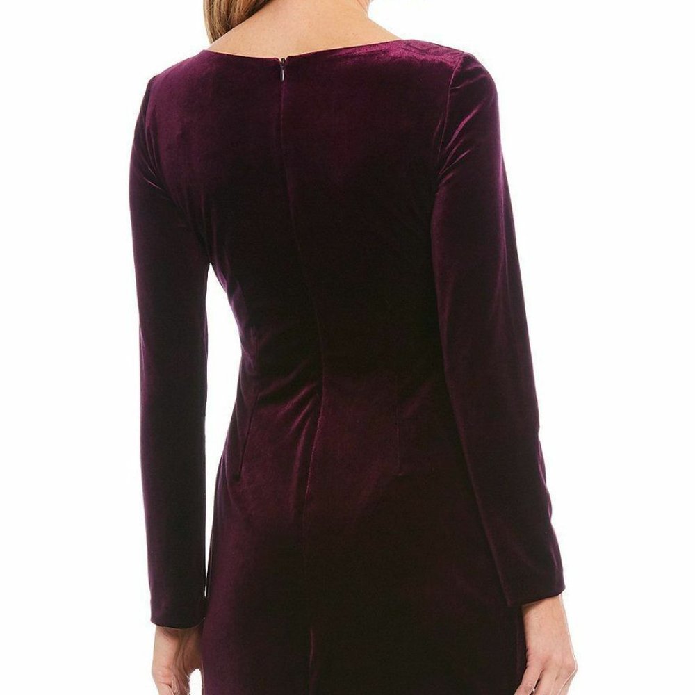 Jessica Howard JH9M8513 Plum Stretch Velvet Side Ruched Embellished Sheath Dress - Picture 4 of 10